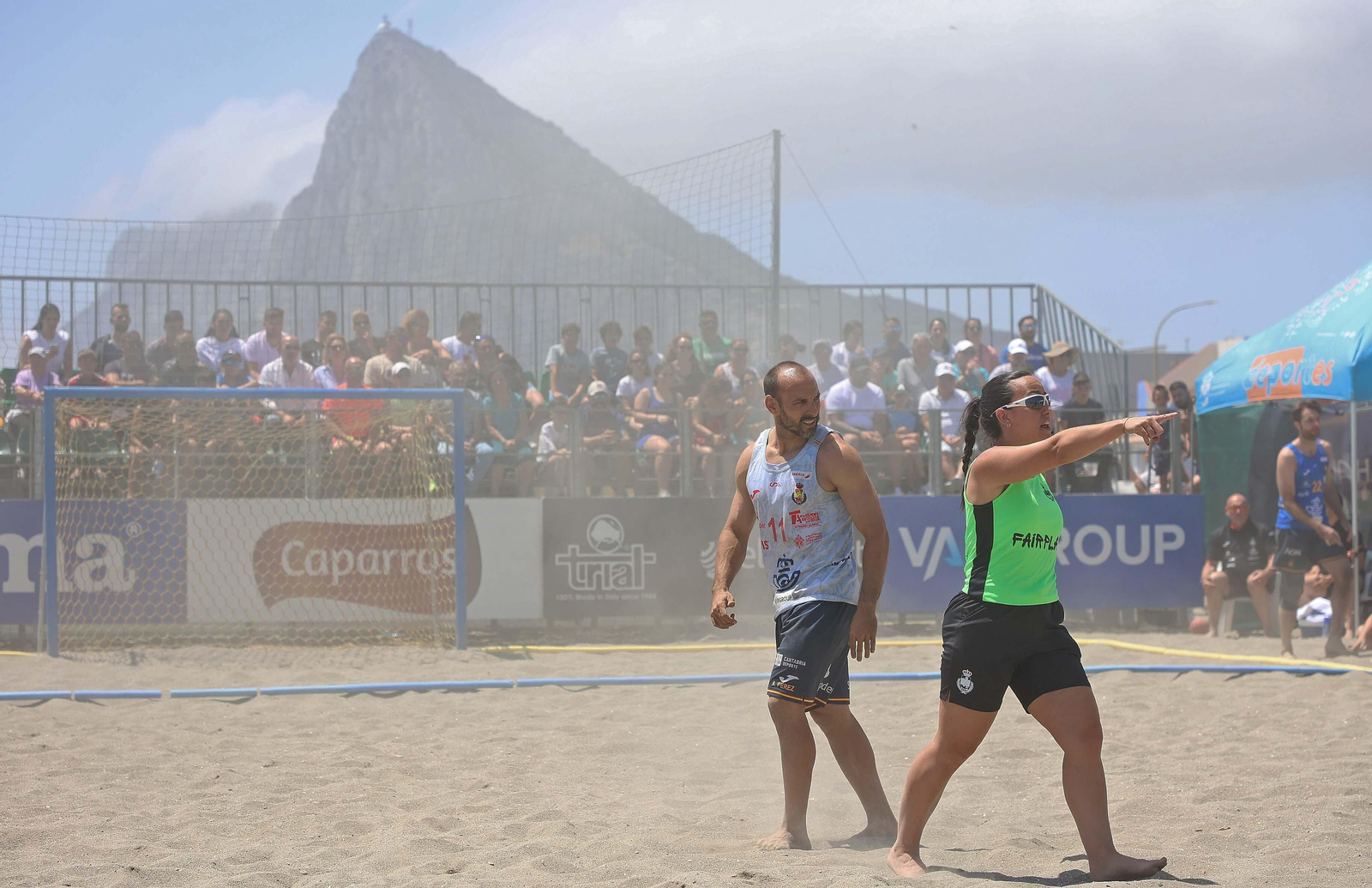 Fotos del domingo en el Internacional de España de balonmano playa de La Línea