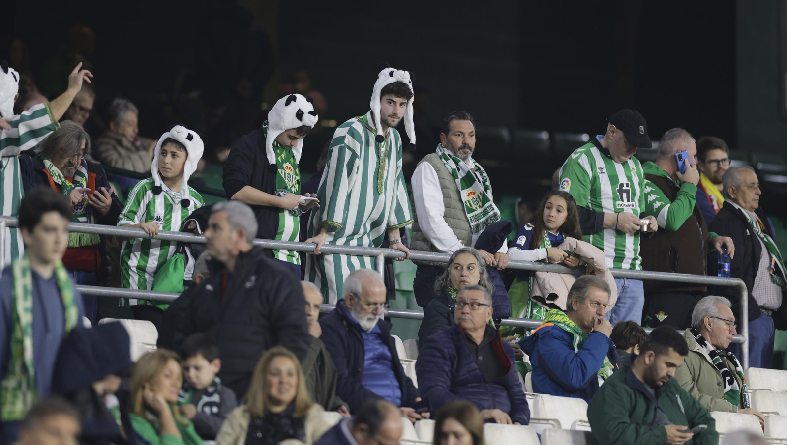 Búscate en las fotos del Betis-Bilbao
