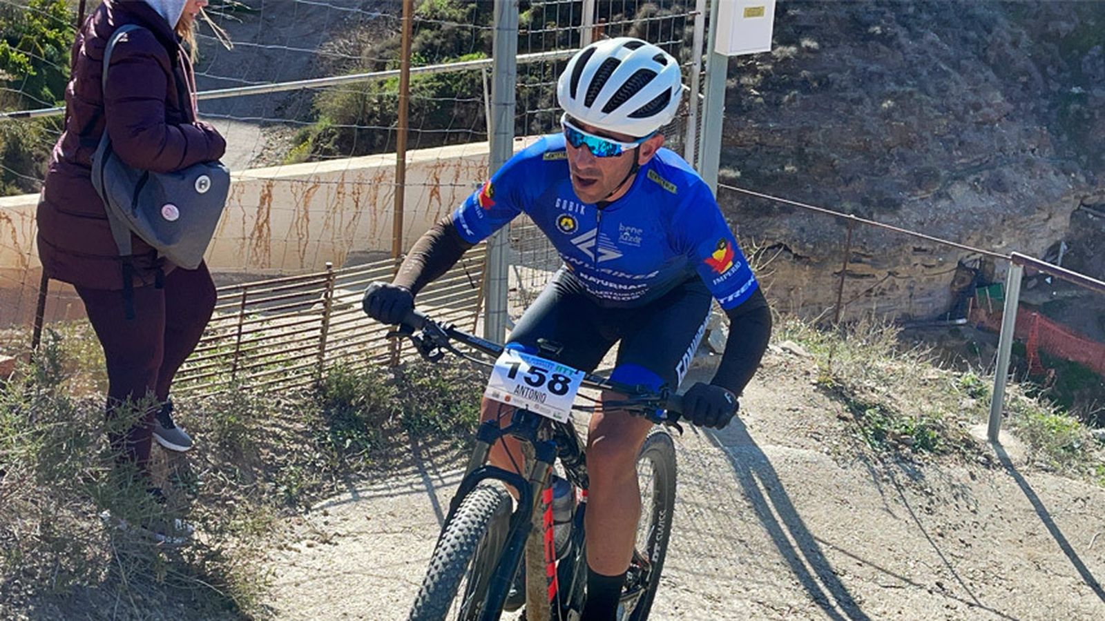 Antonio García durante la Media Maratón de Caniles.