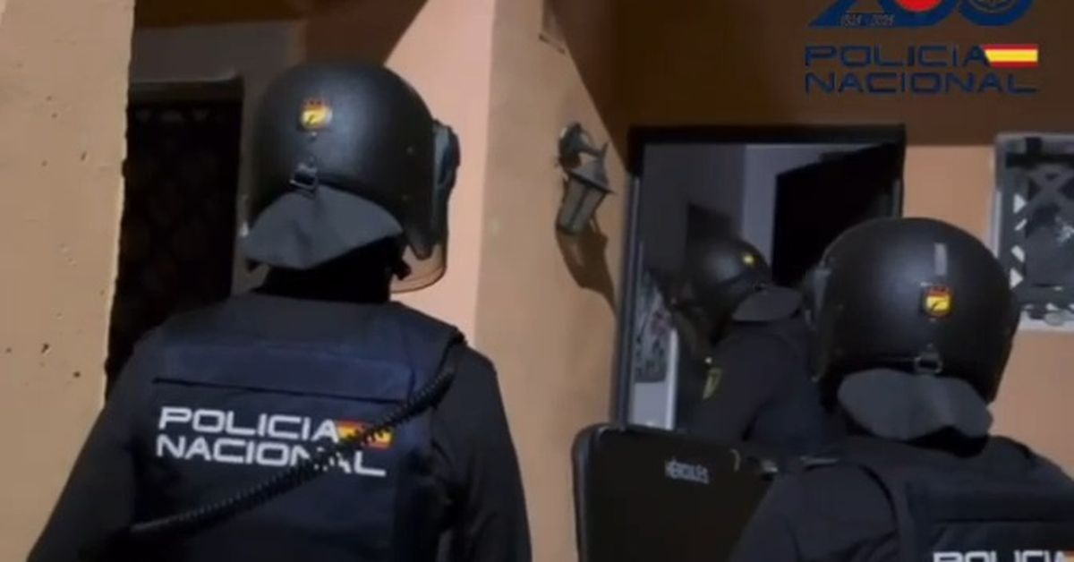 Vídeo | La Policía Nacional detiene a cinco personas en Algeciras por ...