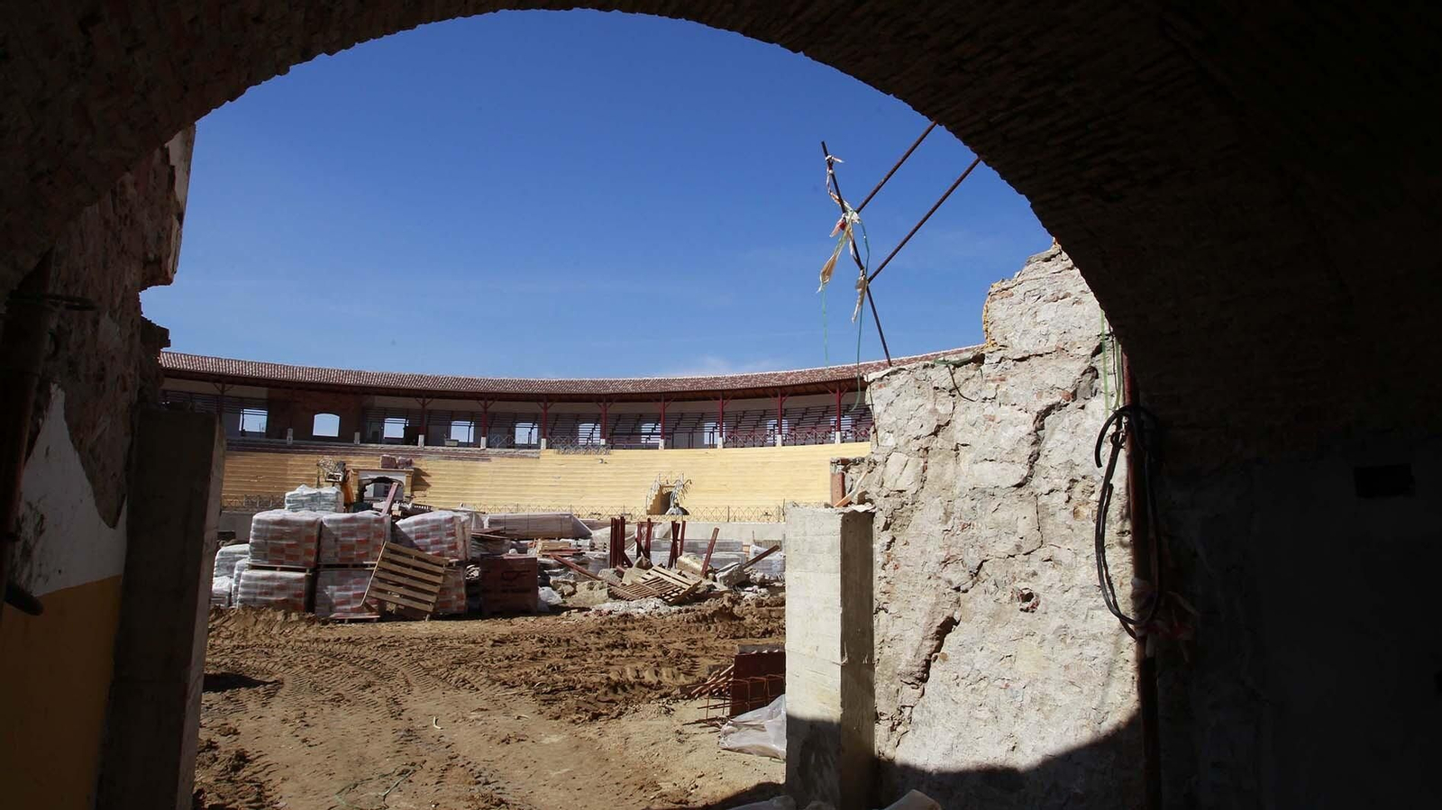 Las fotos de las obras de la plaza de toro de la Línea