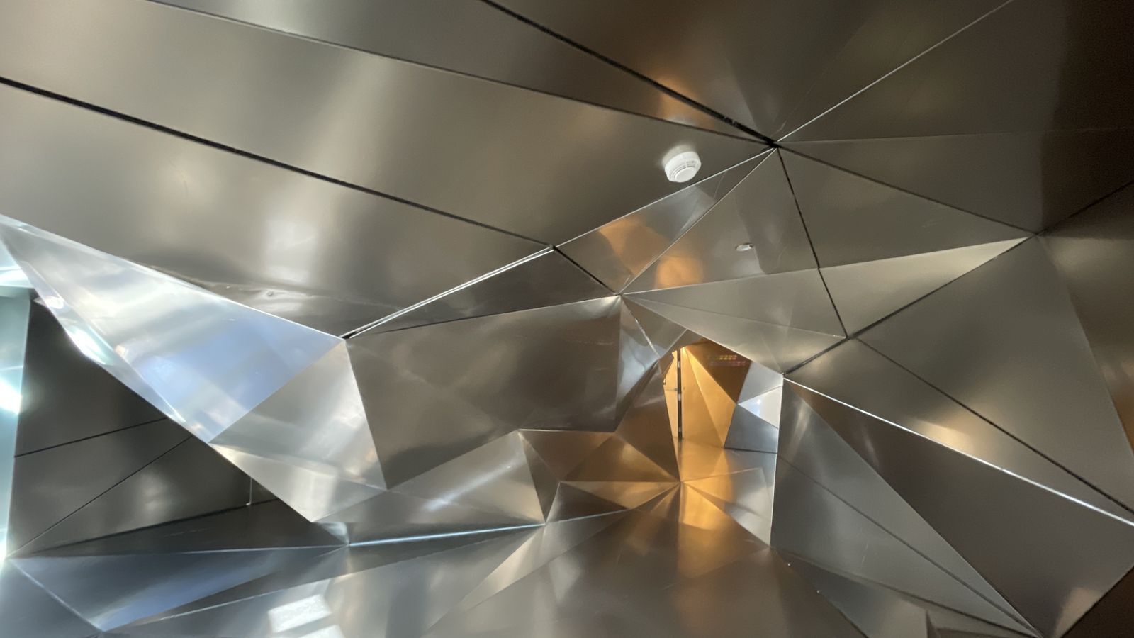 Vestíbulo de la planta cuarta del Hotel Puerta de América.