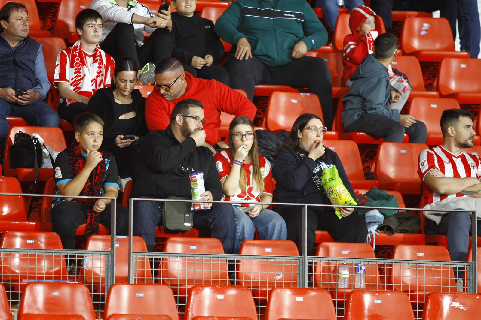 Búscate en las fotos de público del partido U.D. Almería-Deportivo de La Coruña
