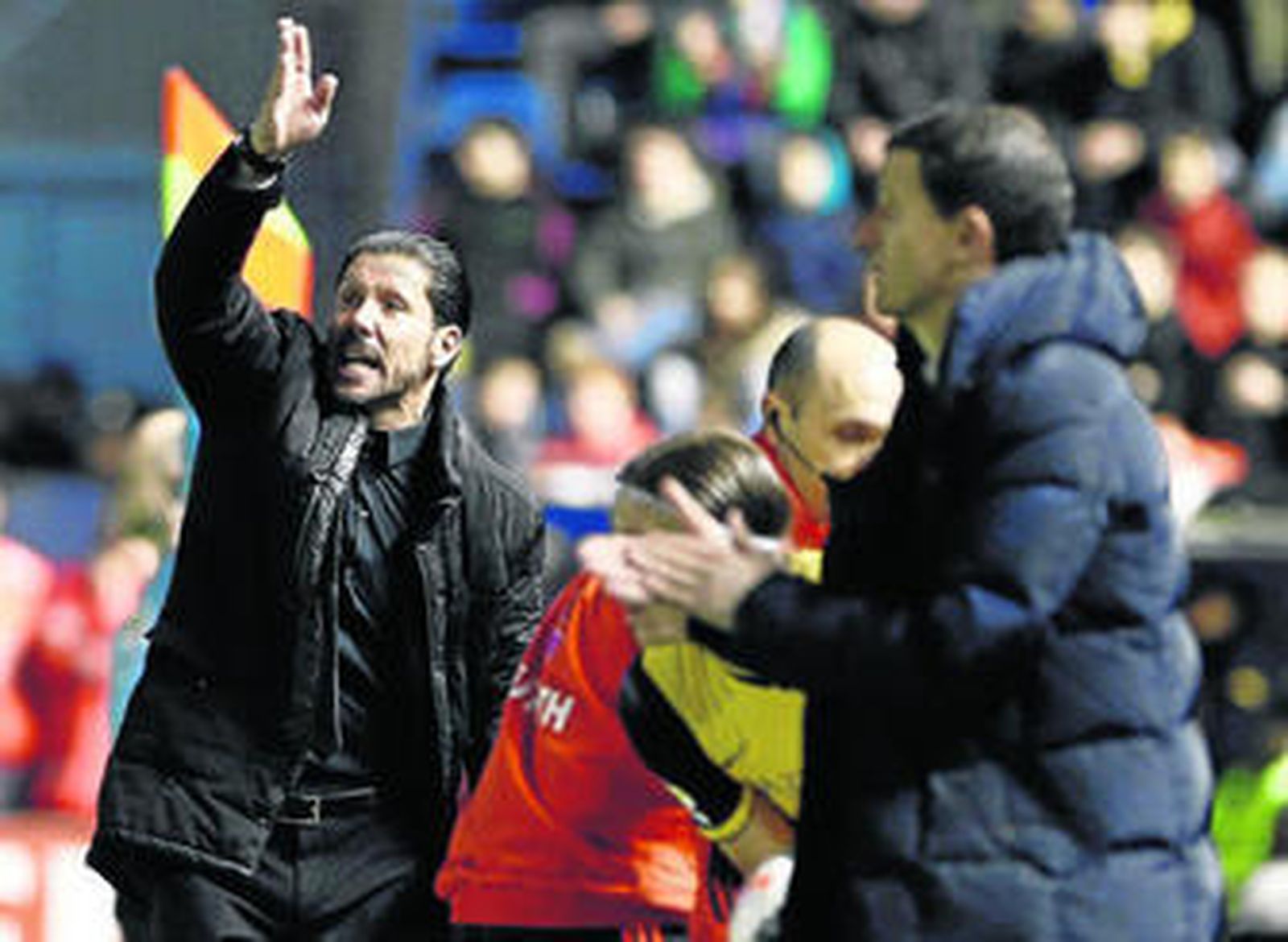 Simeone y Javi Gracia, en sus respectivas áreas técnicas de aquel Osasuna 3-Atlético de Madrid 0.