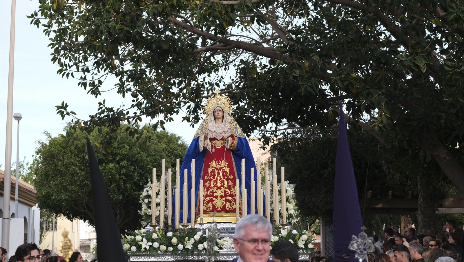 La procesión del Encuentro por las calles de Almería, en imágenes