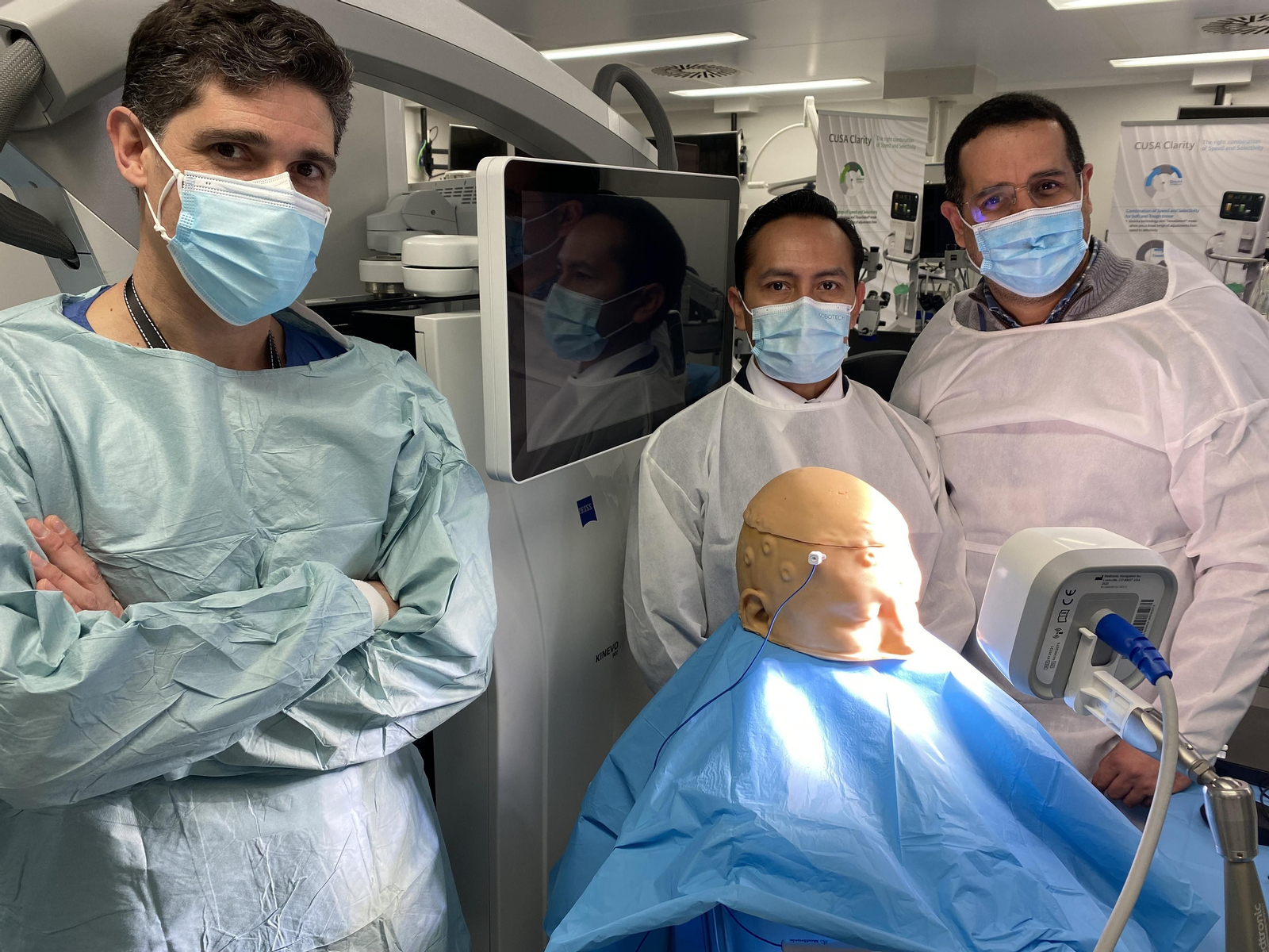 Preparación del laboratorio experimental de cirugía de Imibic.