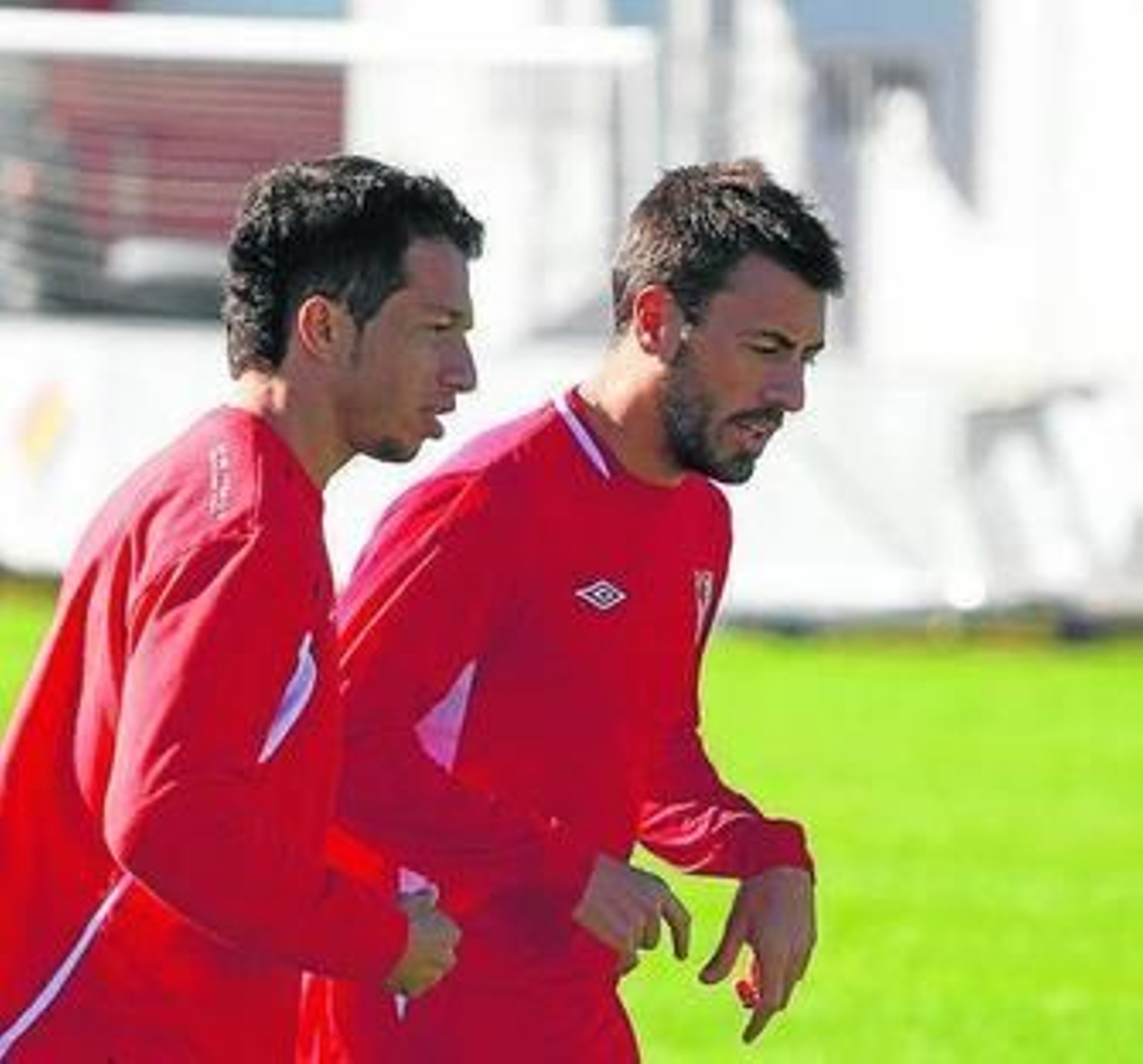 Cicinho hace carrera continua junto a Luna en la última sesión.