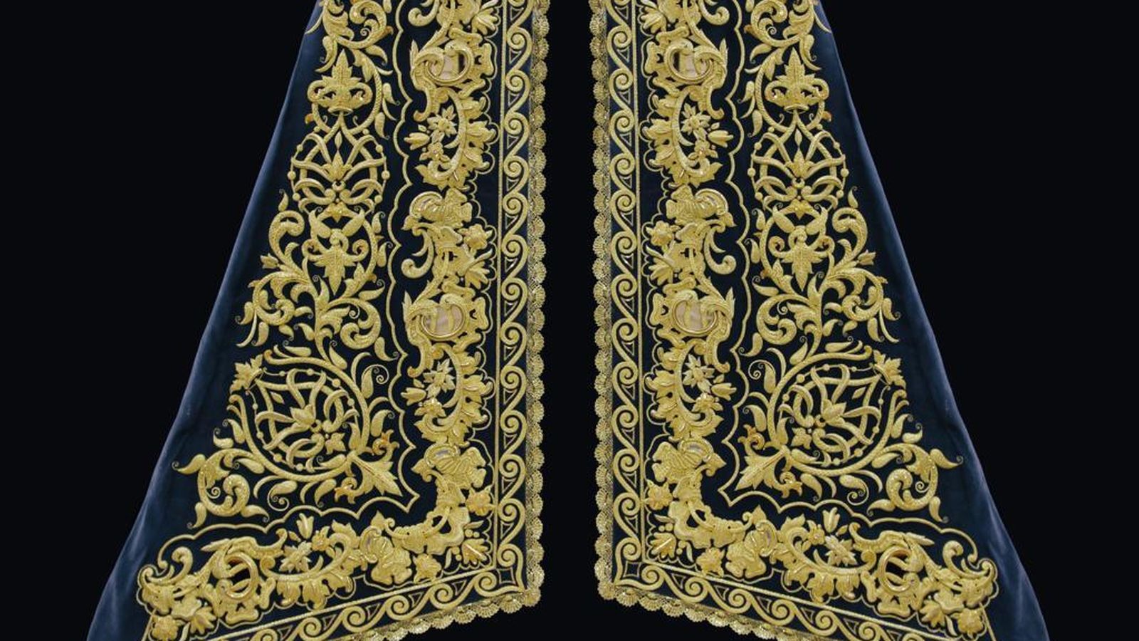 Manto realizado por Daniel Lepe para la Virgen de la Bella de Lepe