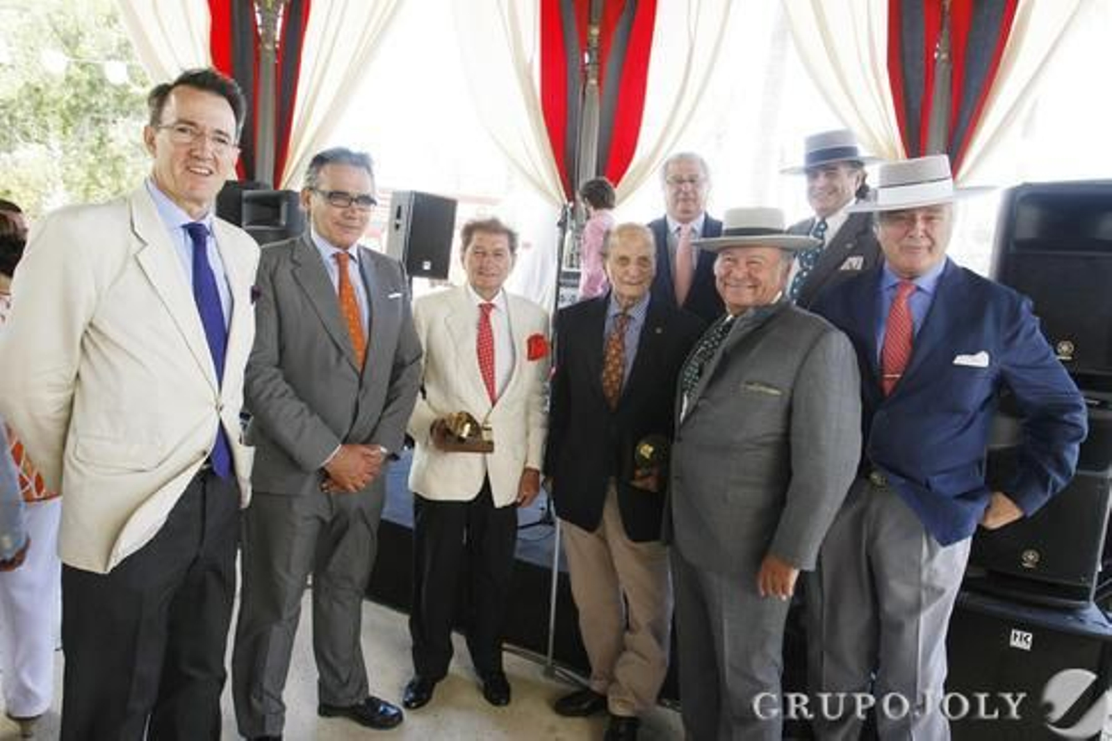 Imagen de la entrega del galardón el año pasado, que fue otorgado a Ángel y Rafael Peralta.

Foto: Pascual