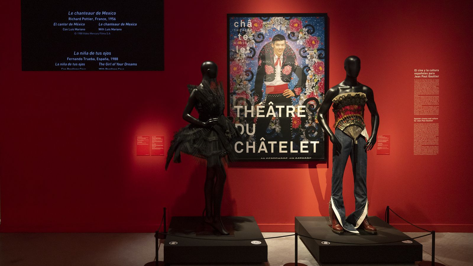 Dos de los diseños que se pueden ver en la exposición Cine y moda. Por Jean Paul Gaultier.