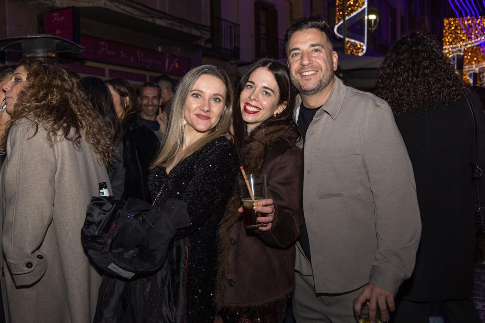 Los jiennenses disfrutan del centro de la ciudad, rodeados de un ambiente navideño