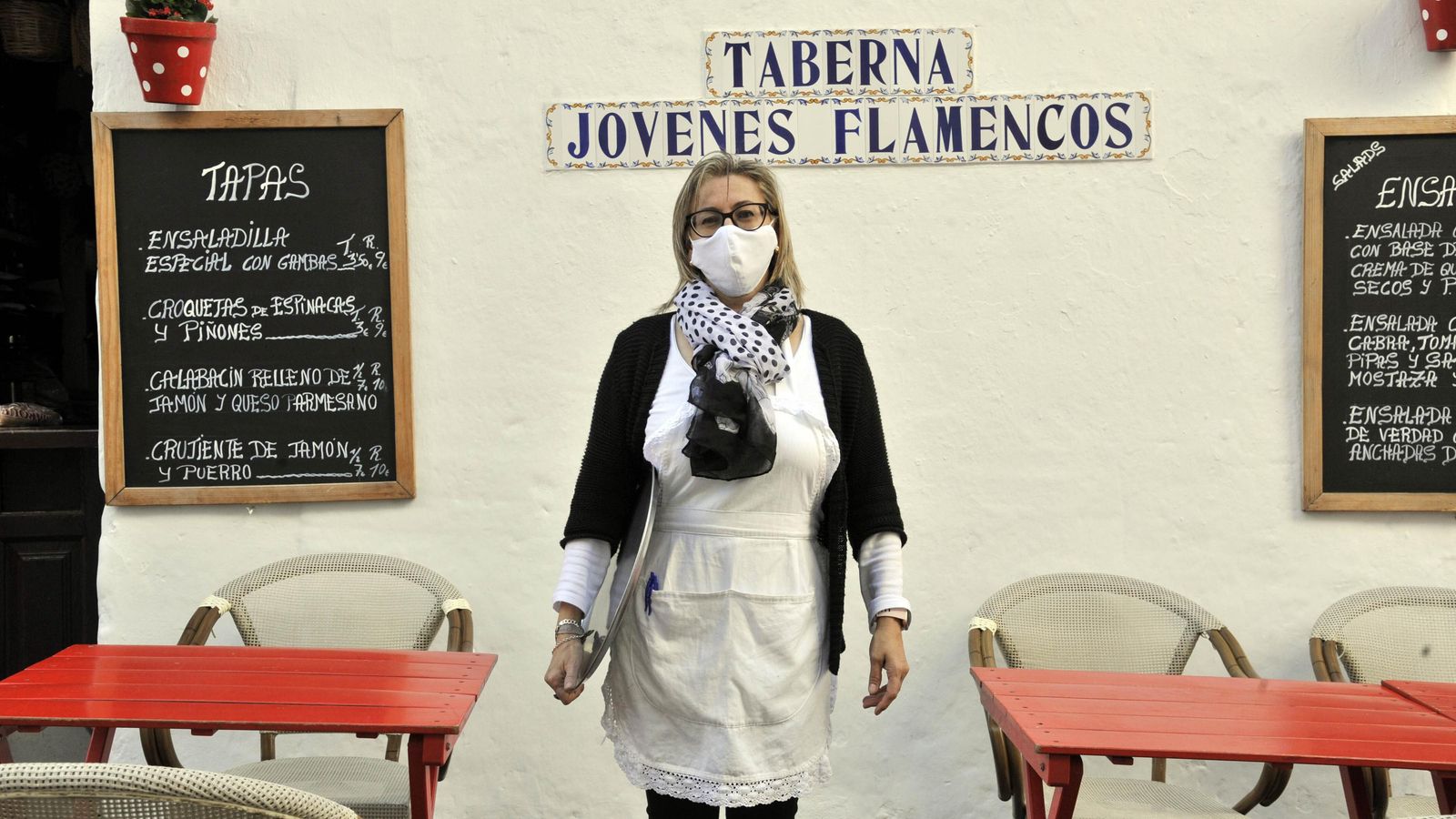 La gerente de uno de los negocios de Arcos