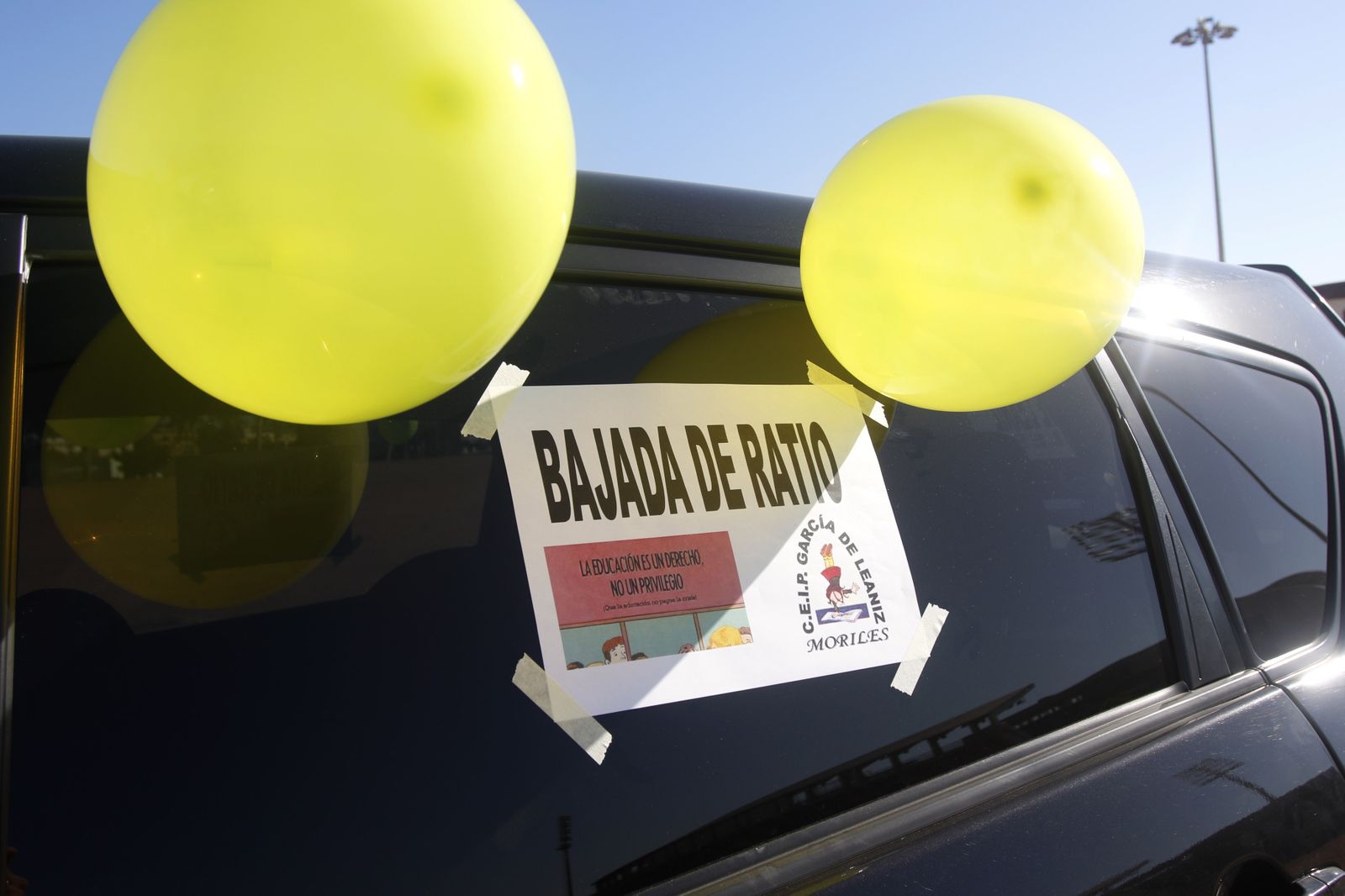 La caravana por una vuelta al cole segura en Córdoba, en fotos