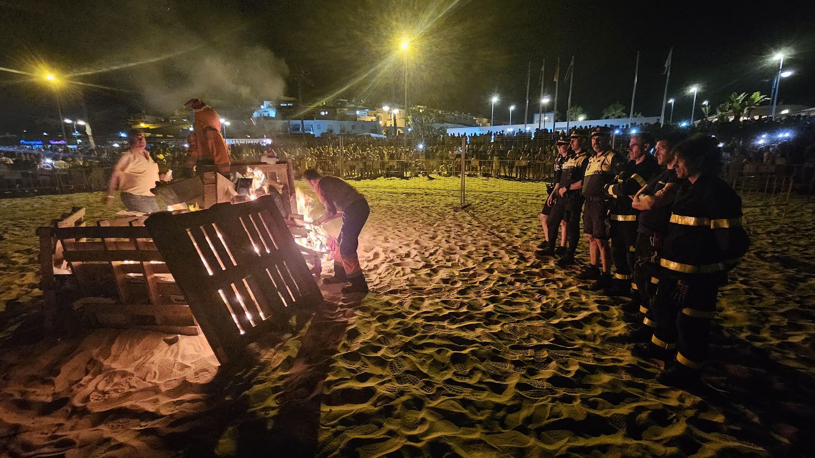 Fotos de la noche de San Juan en la playa de Getares