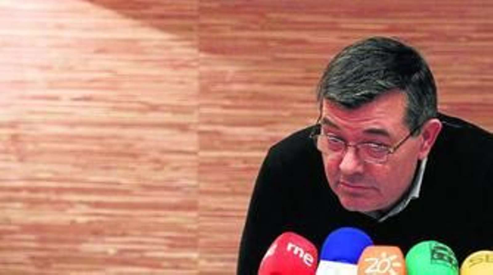 El concejal del PP Luis Ángel Fernández en una rueda de prensa en Alcaldía.