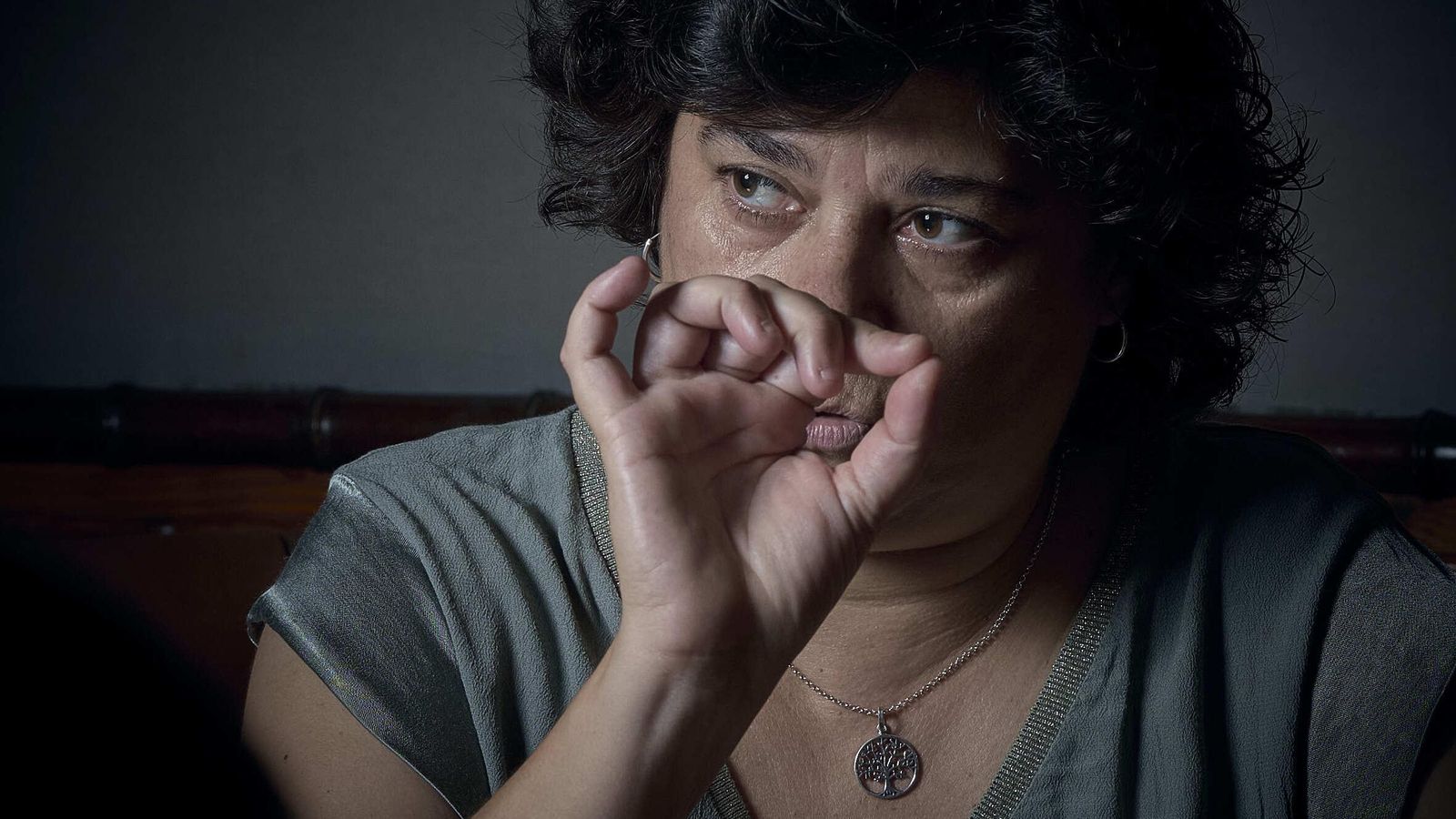 Carmen Álvarez gesticula durante la entrevista