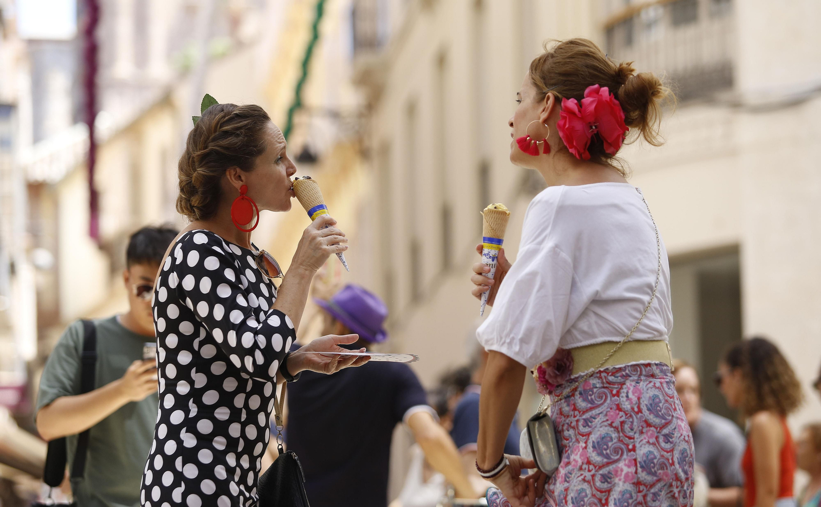 Fotos del cuarto día de Feria de Málaga en el Centro y la noche en el Real