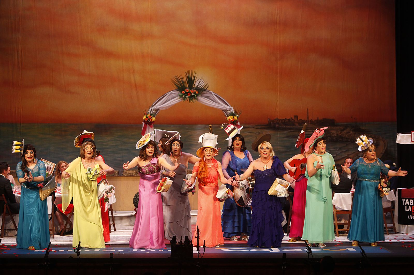 Las imágenes de la decimoctava función de clasificatorias