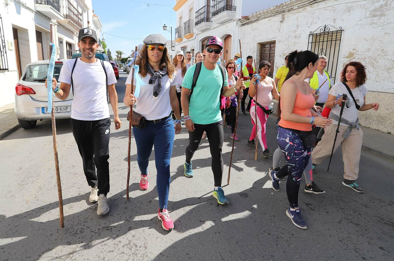 Imágenes de los presos de la cárcel de Huelva en su camino hacia El Rocío