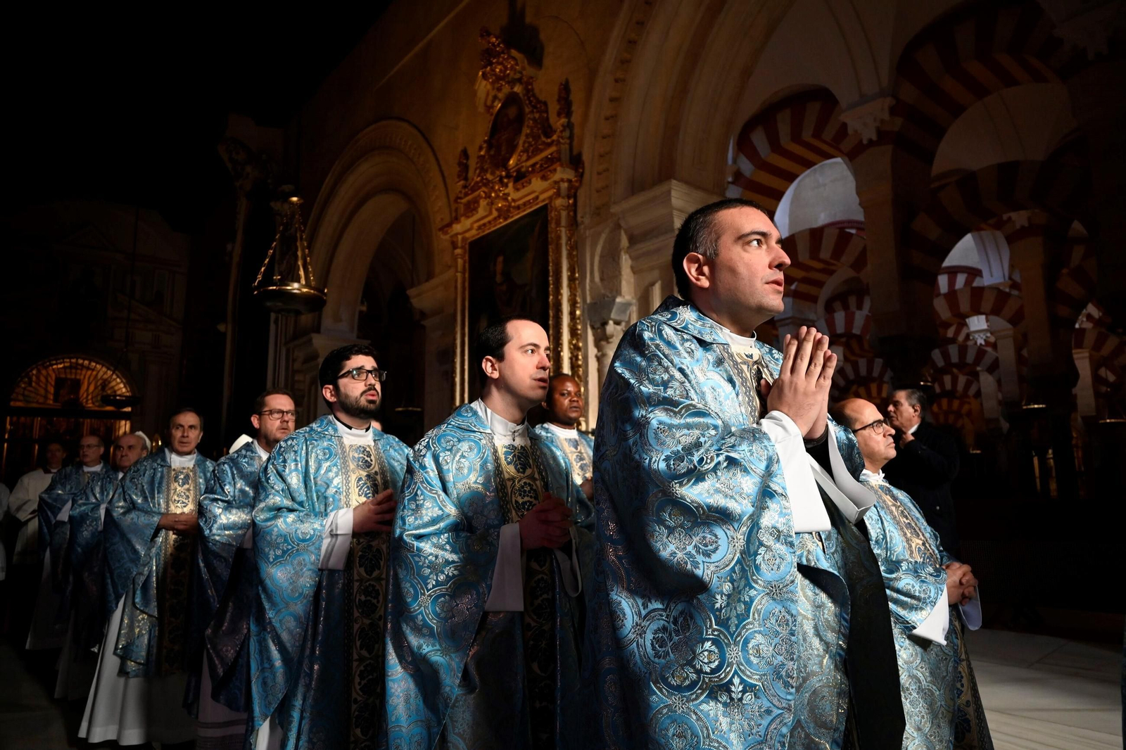 La ordenación de cinco nuevos diáconos en la Catedral de Córdoba, en imágenes