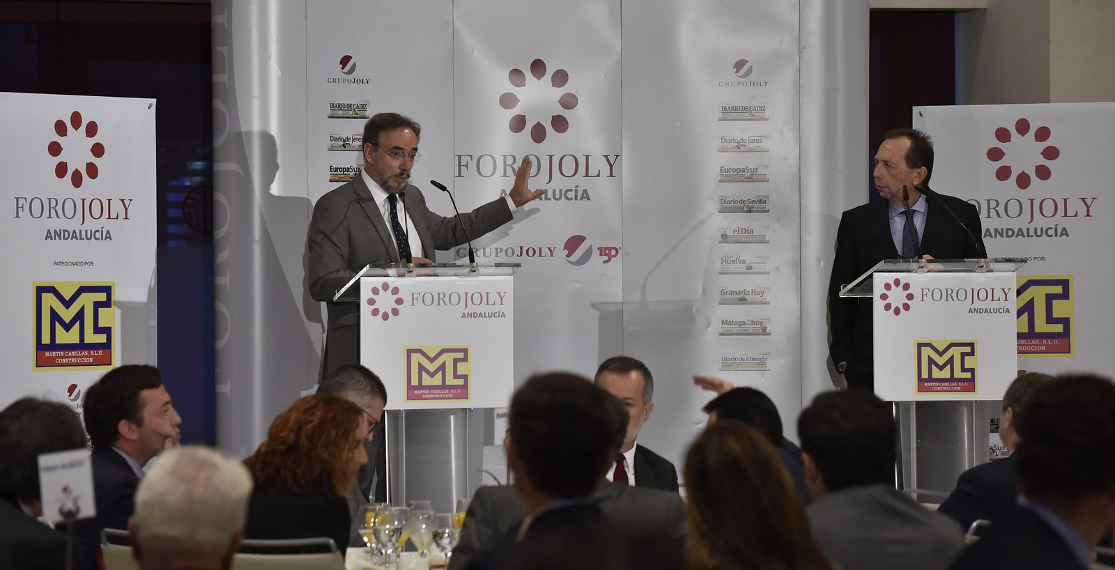 Felipe López, consejero de Fomento y Vivienda de la Junta, durante el coloquio moderado por José Antonio Carrizosa, director de 'Diario de Sevilla'.