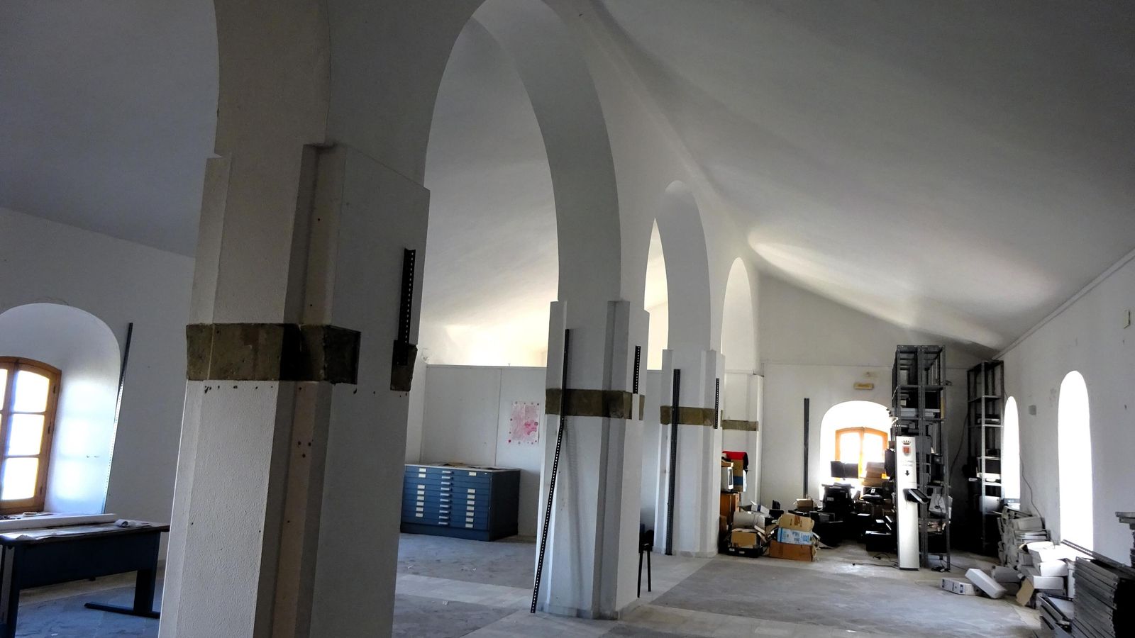La sala alta del pósito ha venido sirviendo últimamente como archivo municipal. La sala alta del pósito ha venido sirviendo últimamente como archivo municipal.