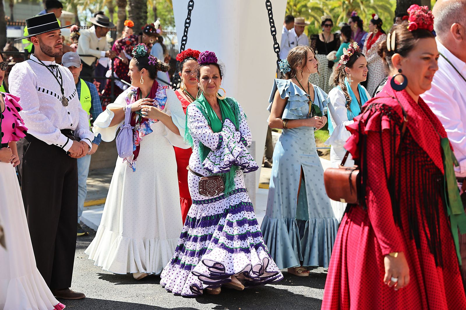 Imágenes de la Hermandad del Rocío de Punta Umbría a su paso por Huelva
