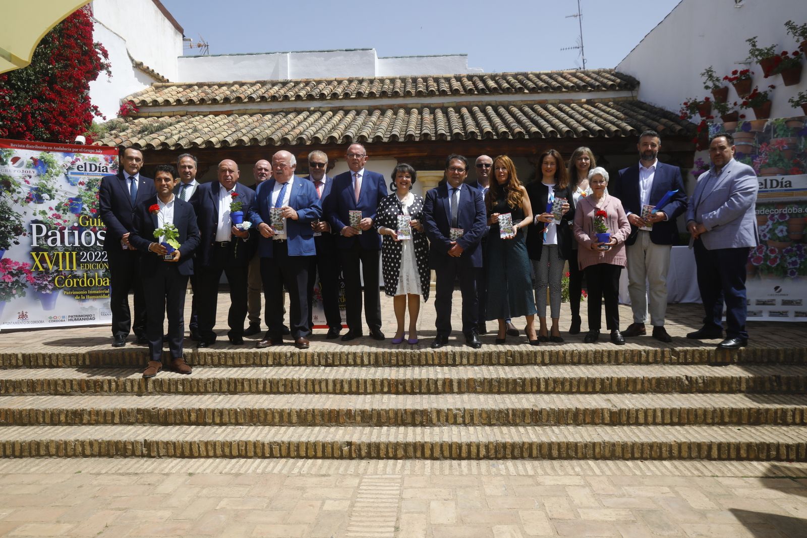 Responsables institucionales y propietarios de patios, en la presentación de la guía.