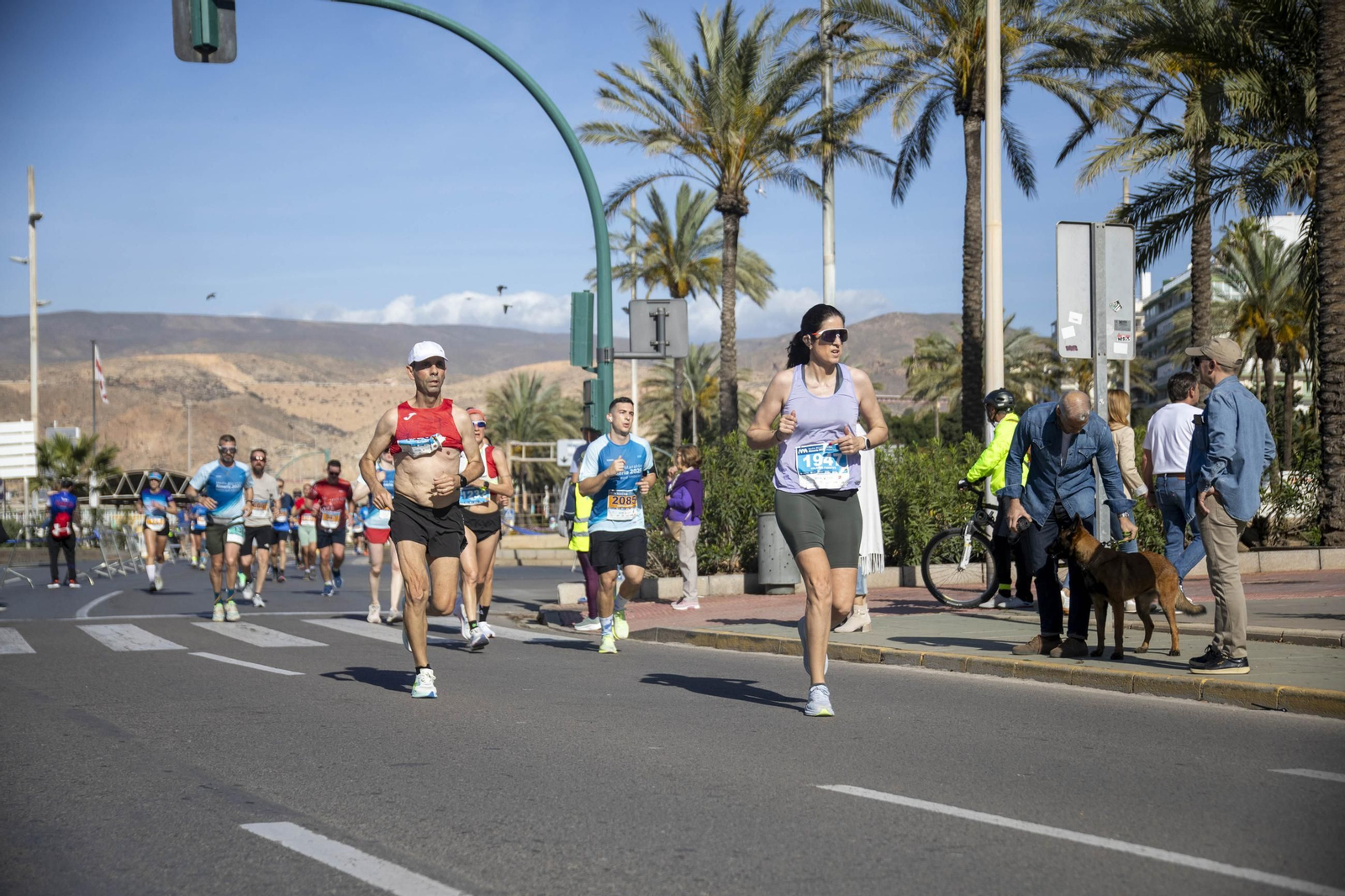 El Medio Maratón de Almería 2025, en imágenes