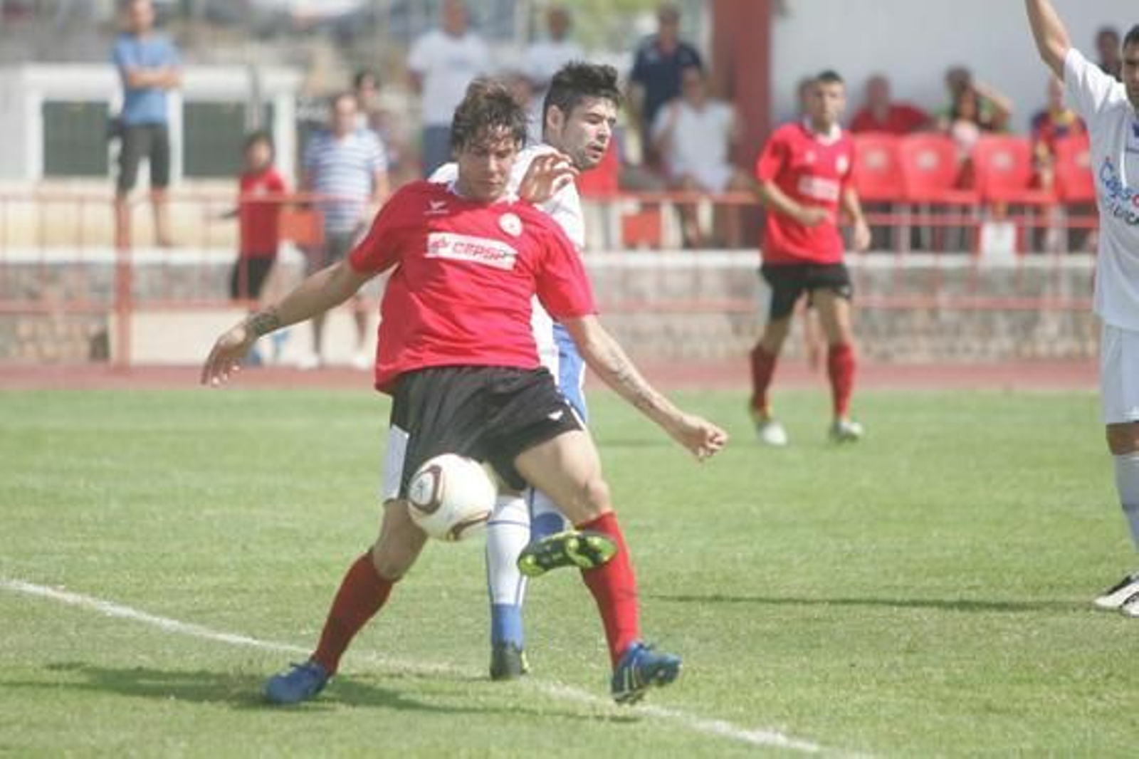 El San Roque desperdicia dos goles de ventaja ante el Pozoblanco y sufre, en su estreno como local, su primera bofetada de la temporada./Fotos: Quiñones

Foto: J.M.Q.