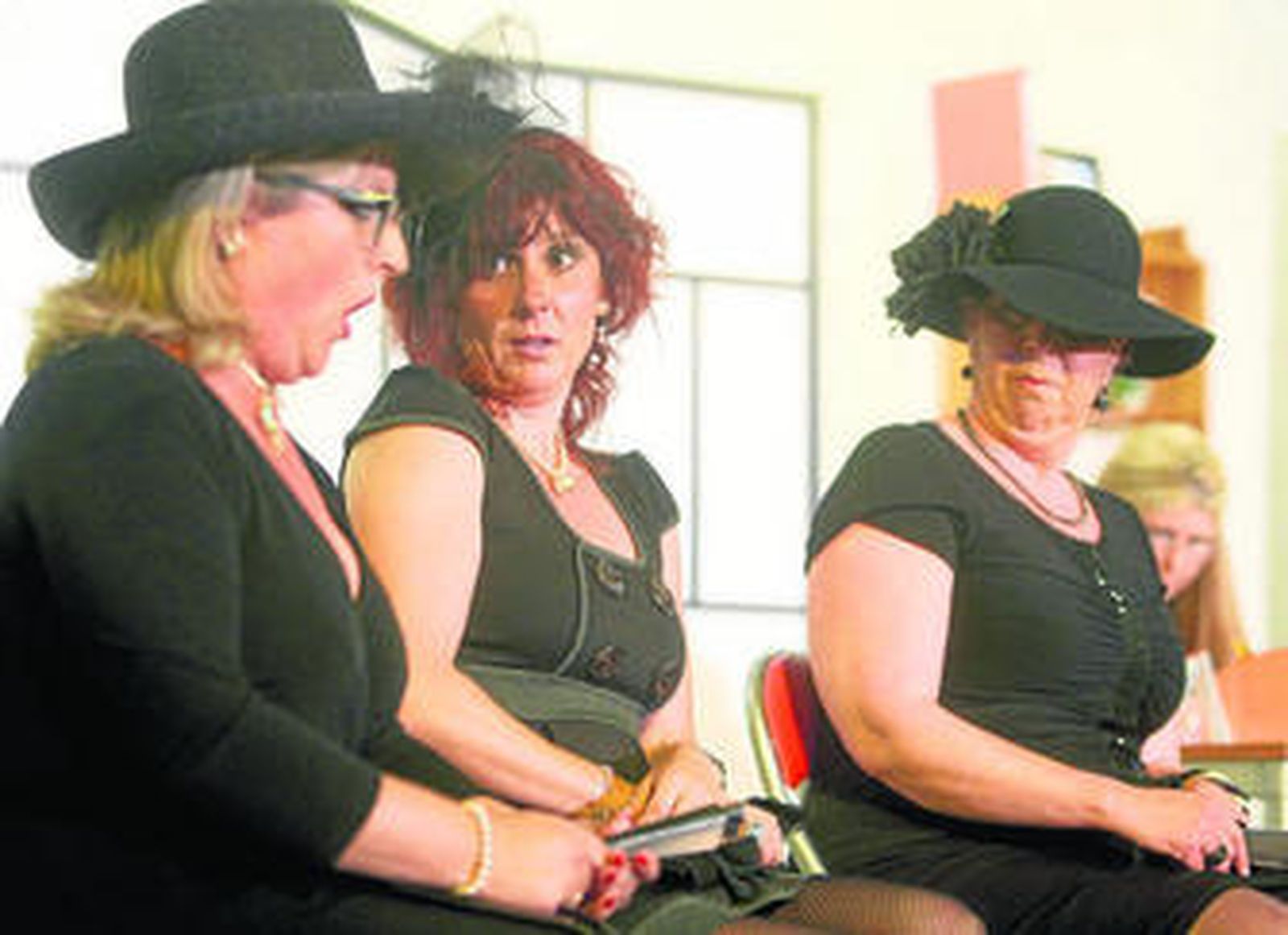 Una escena de la obra 'Mi difunto' en su estreno el pasado sábado en el colegio María Auxiliadora.