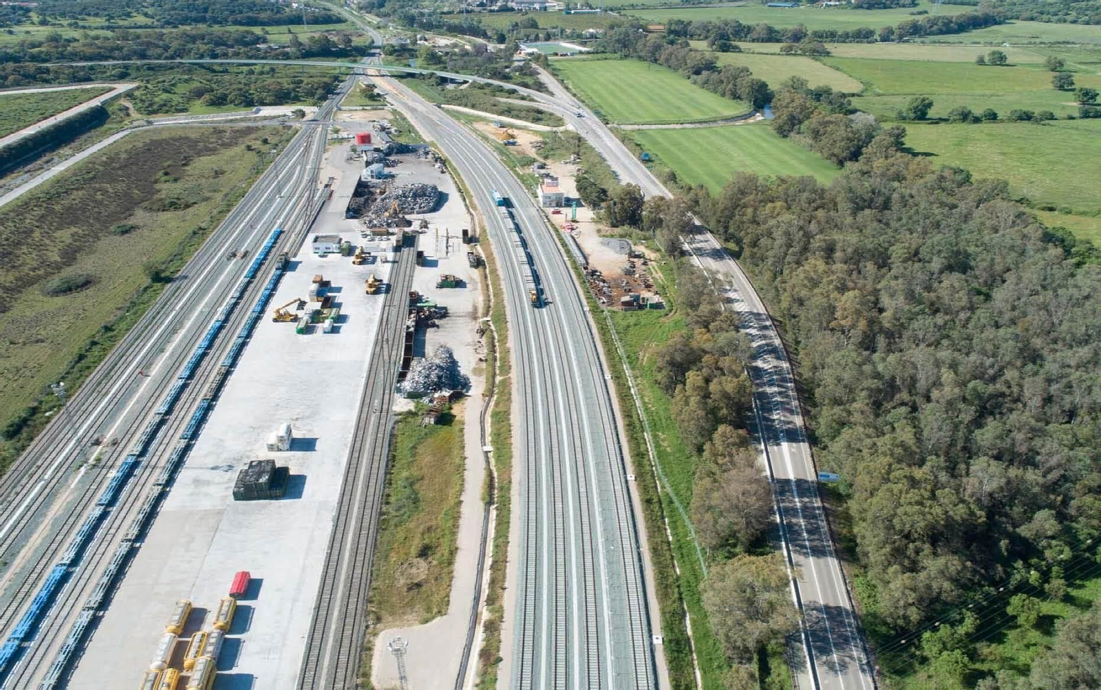 Algeciras-Bobadilla: vía general y haz de vías nuevas en la estación San Roque Mercancías
