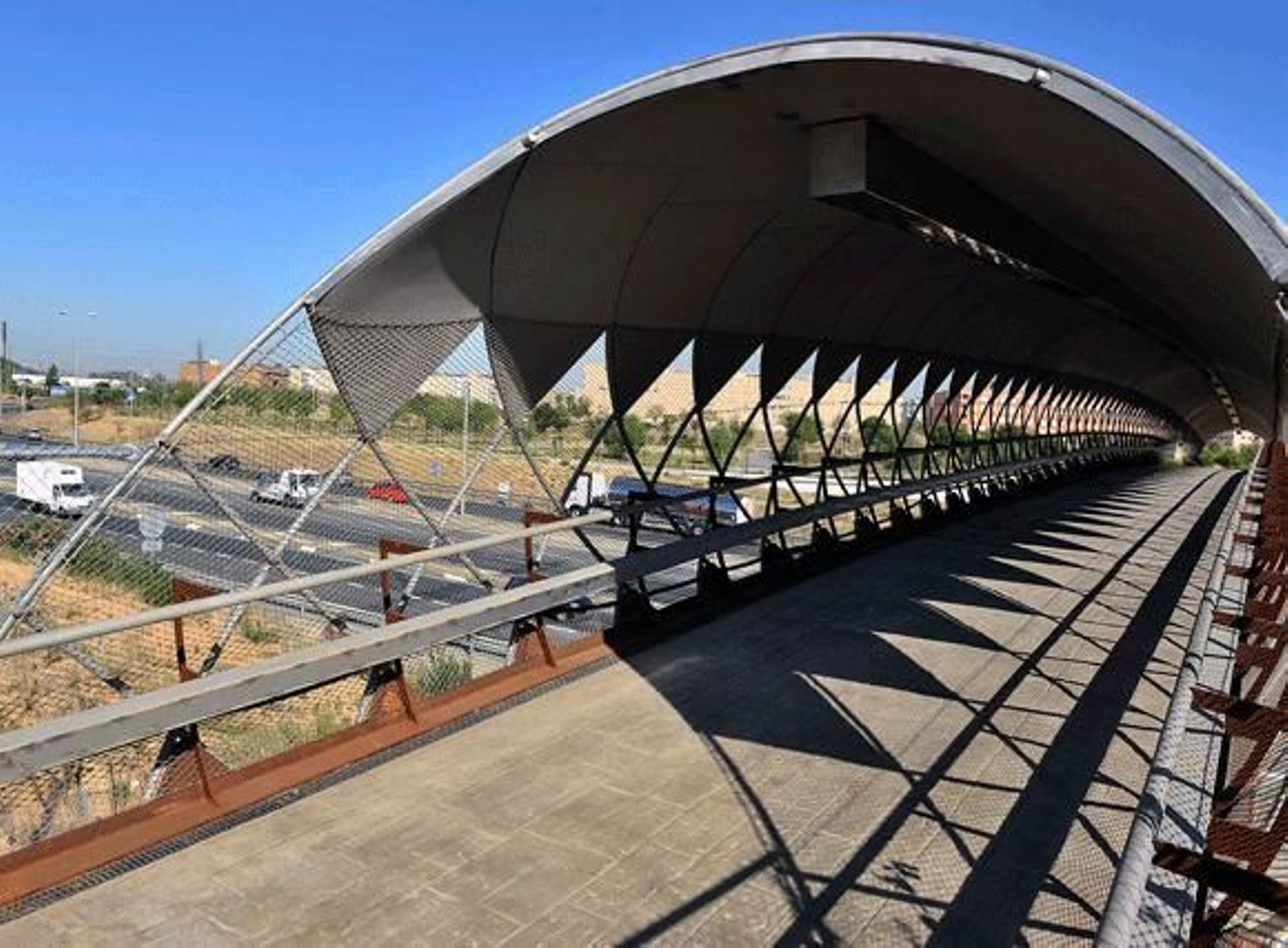 Entra en servicio la pasarela peatonal entre Palmas Altas y Los Bermejales