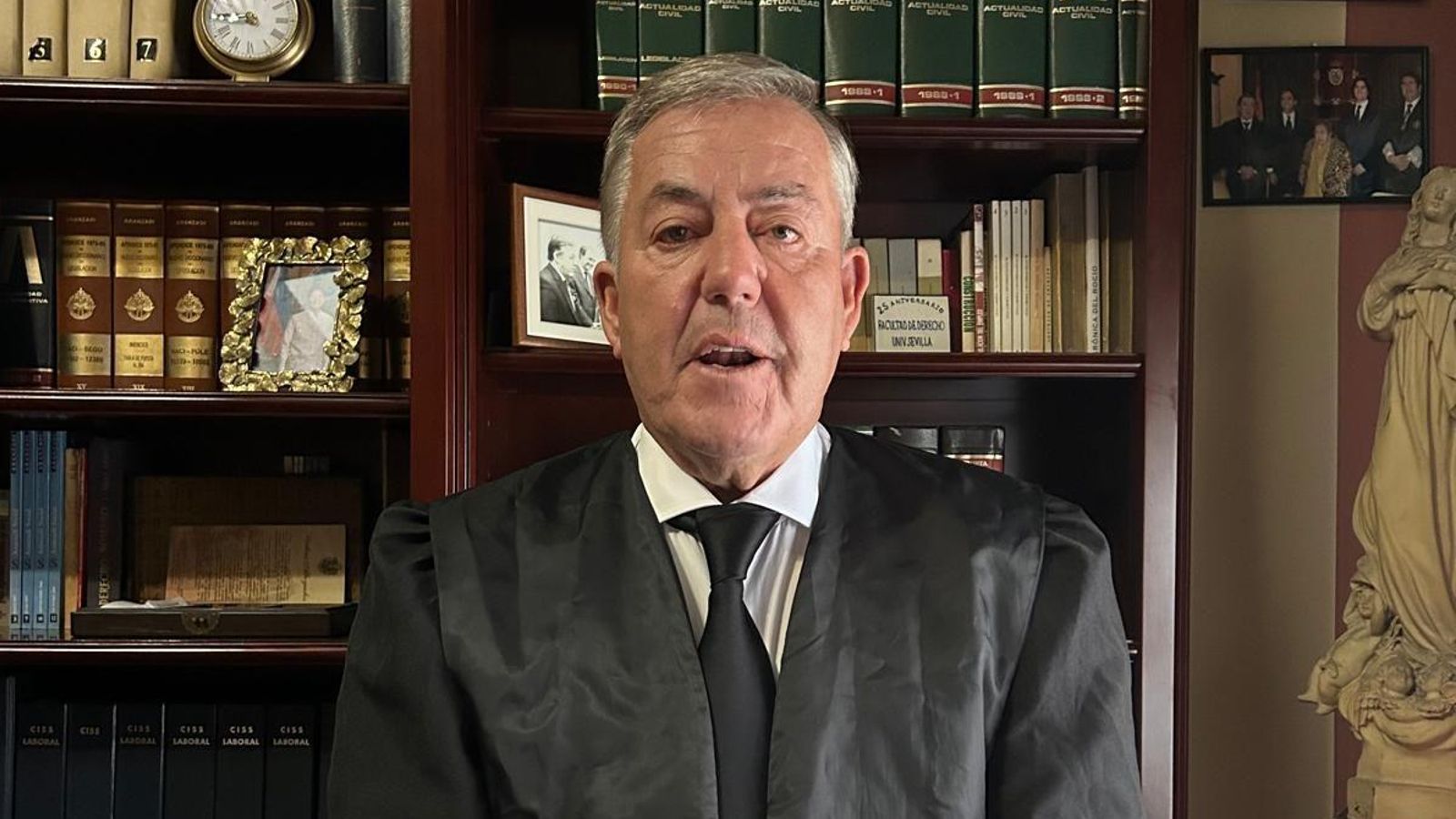 El abogado José Ignacio Bidón y Vigil de Quiñones, que ejerce la acusación en representación de los familiares de uno de los tres fallecidos. El abogado José Ignacio Bidón y Vigil de Quiñones, que ejerce la acusación en representación de los familiares de uno de los tres fallecidos.