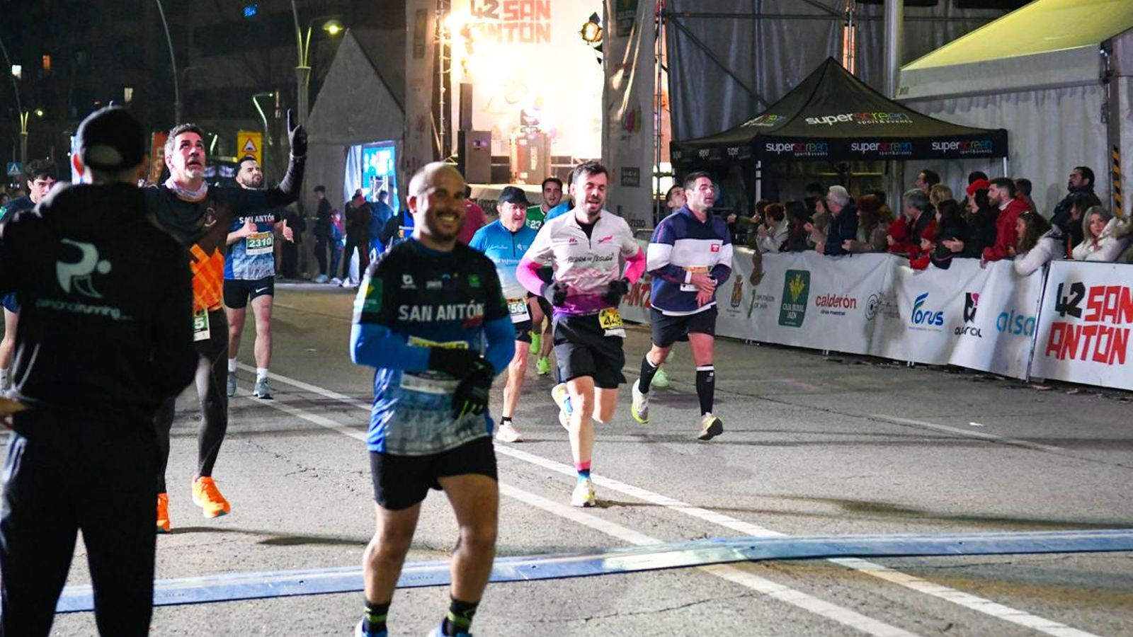 En imágenes: búscate en tu llegada a meta de la Carrera de San Antón 2025 (3)