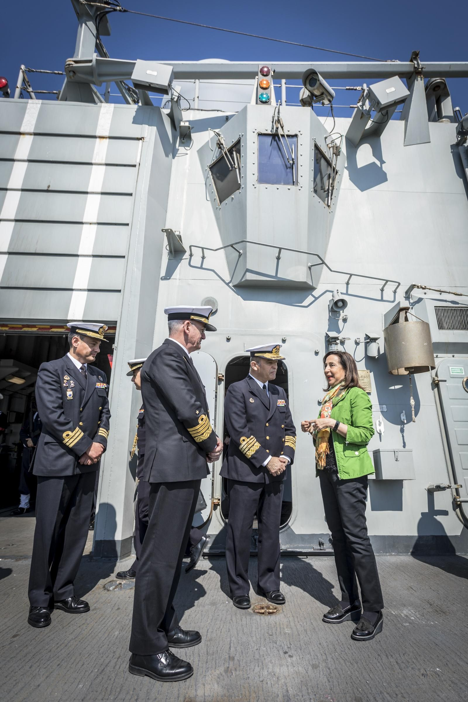 La ministra de Defensa, Margarita Robles en su visita a la base de Rota