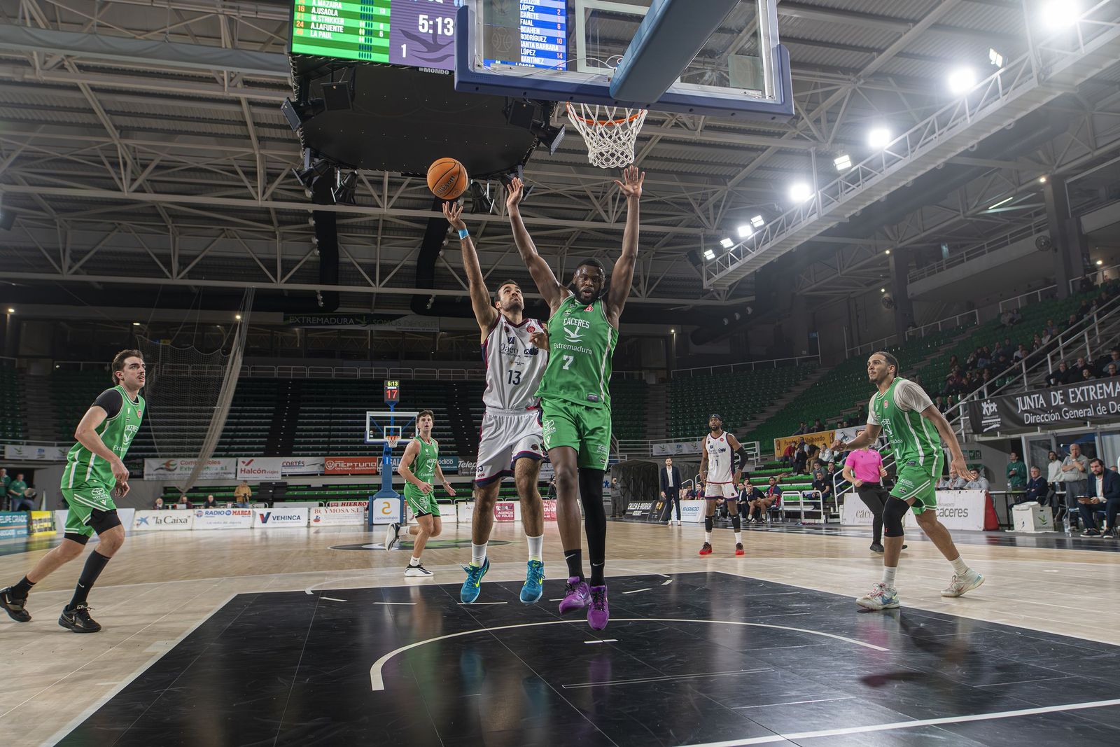 El conjunto jiennense regresó sin premio de tierras extremeñas.
