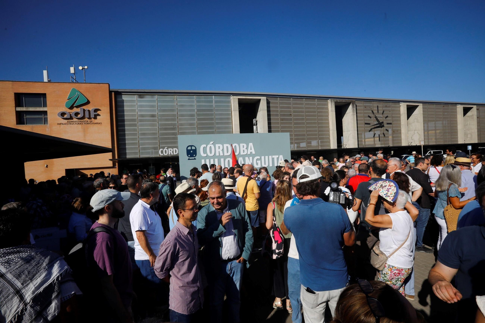 Inauguración de la nueva nomenclatura de la estación de Córdoba Julio Anguita