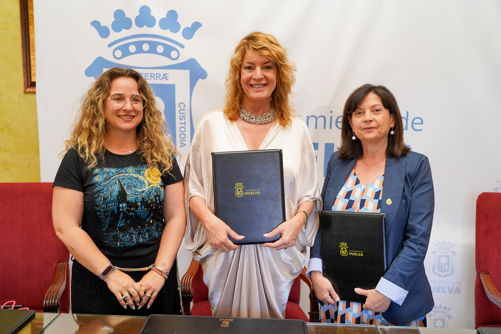 Firma del convenio entre el Ayuntamiento y el Colegio de Médicos de Huelva. Firma del convenio entre el Ayuntamiento y el Colegio de Médicos de Huelva.
