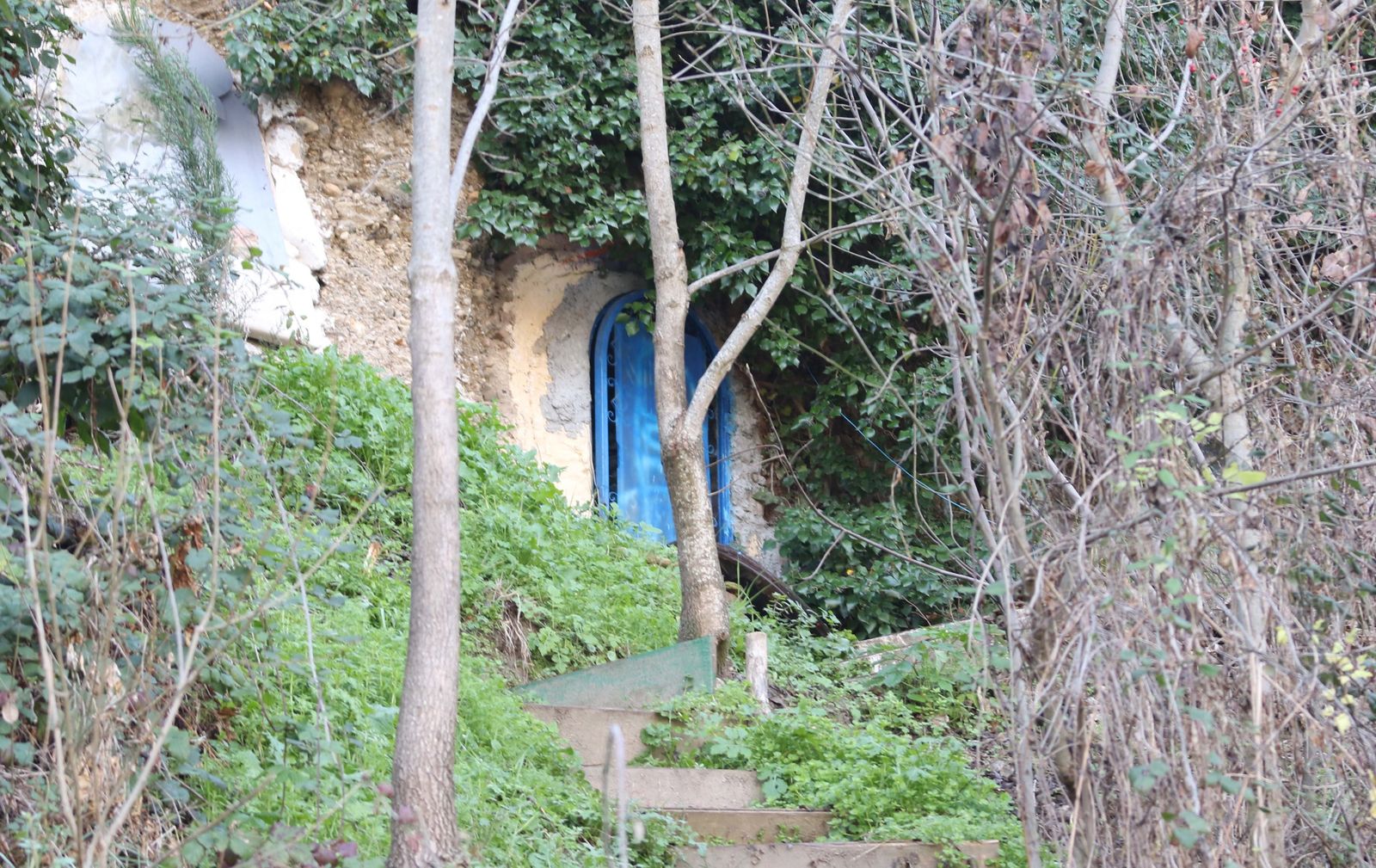 Cueva en la colina de la Sabika.