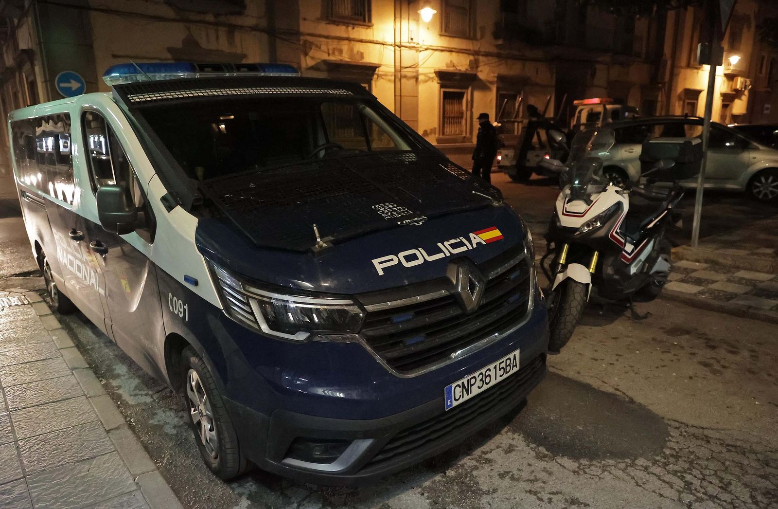Fotos del despliegue de la Policía Nacional en el barrio de La Caridad de Algeciras