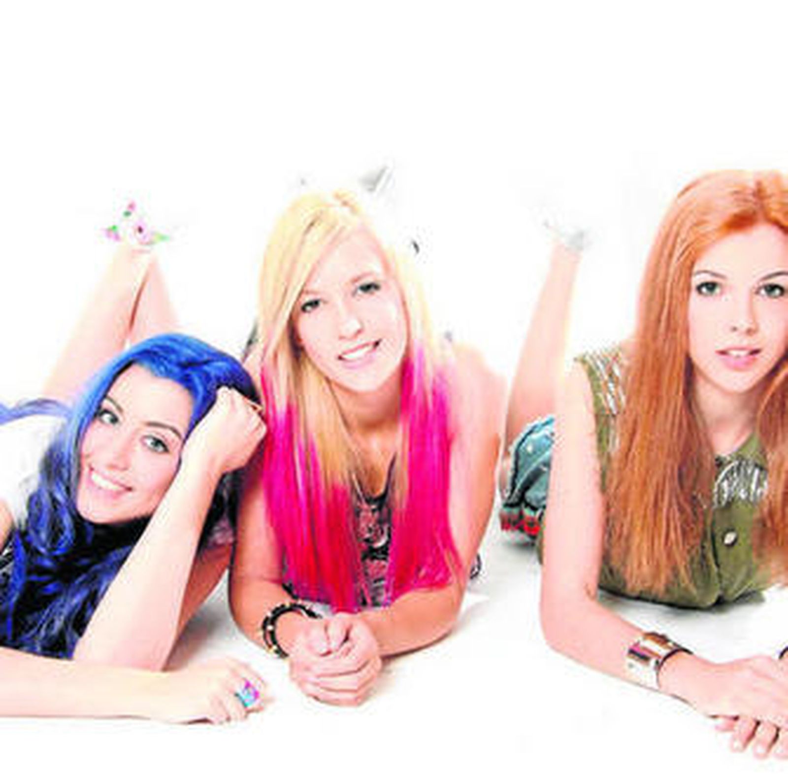 Sonia, Alba y Rocío (por ese orden en la imagen superior izqda.) son las componentes de la girl band española 'Sweet California'.