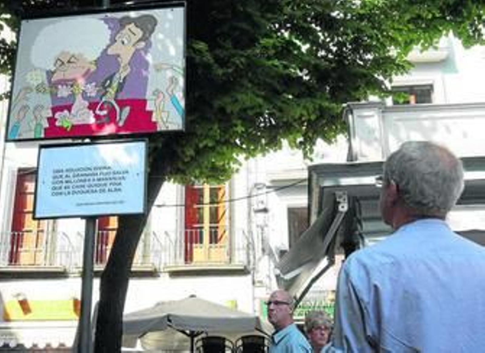 Los granadinos soltaron alguna carcajada al ver reflejados los temas con gran agudeza.