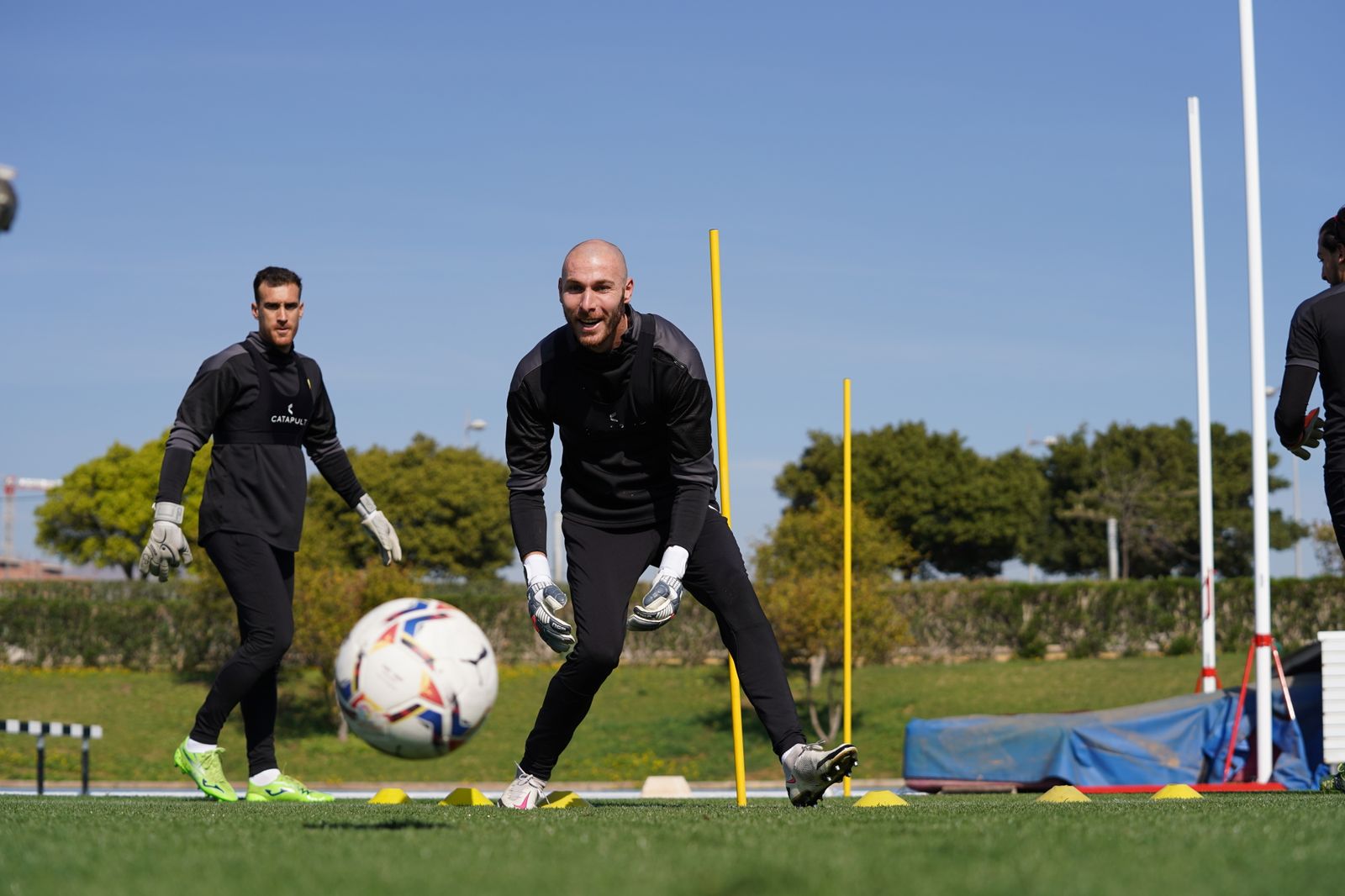 Makaridze apunta a la titularidad bajo palos en El Rubial