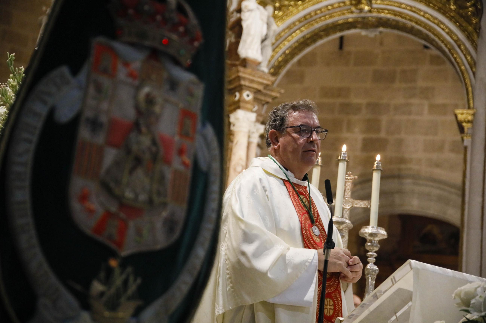 Las imágenes de la santa misa estacional presidida por el obispo de Almería, con la interpretación de Anacrusa