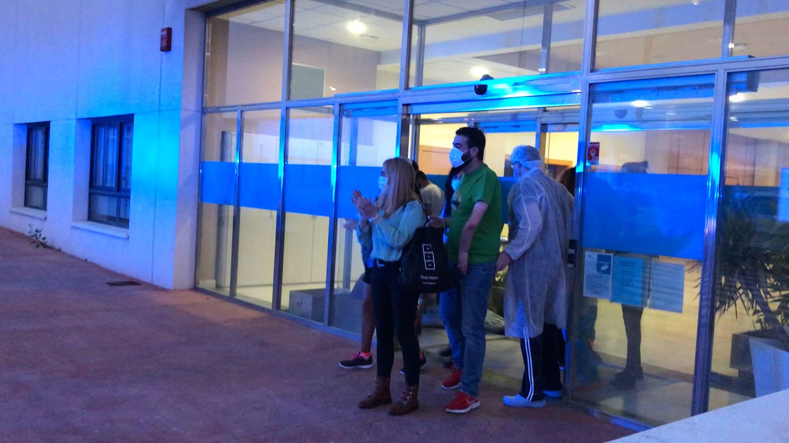 Salida tras confinamiento de 45 días de trabajadores de FAAM en imágenes