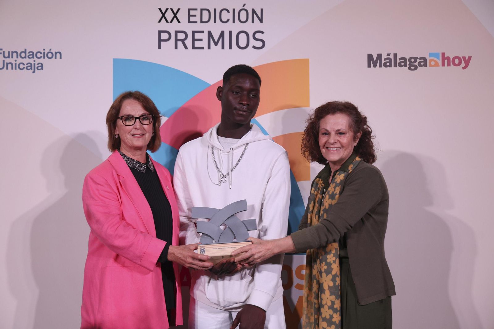 Entrega del galardón a María y Mansour