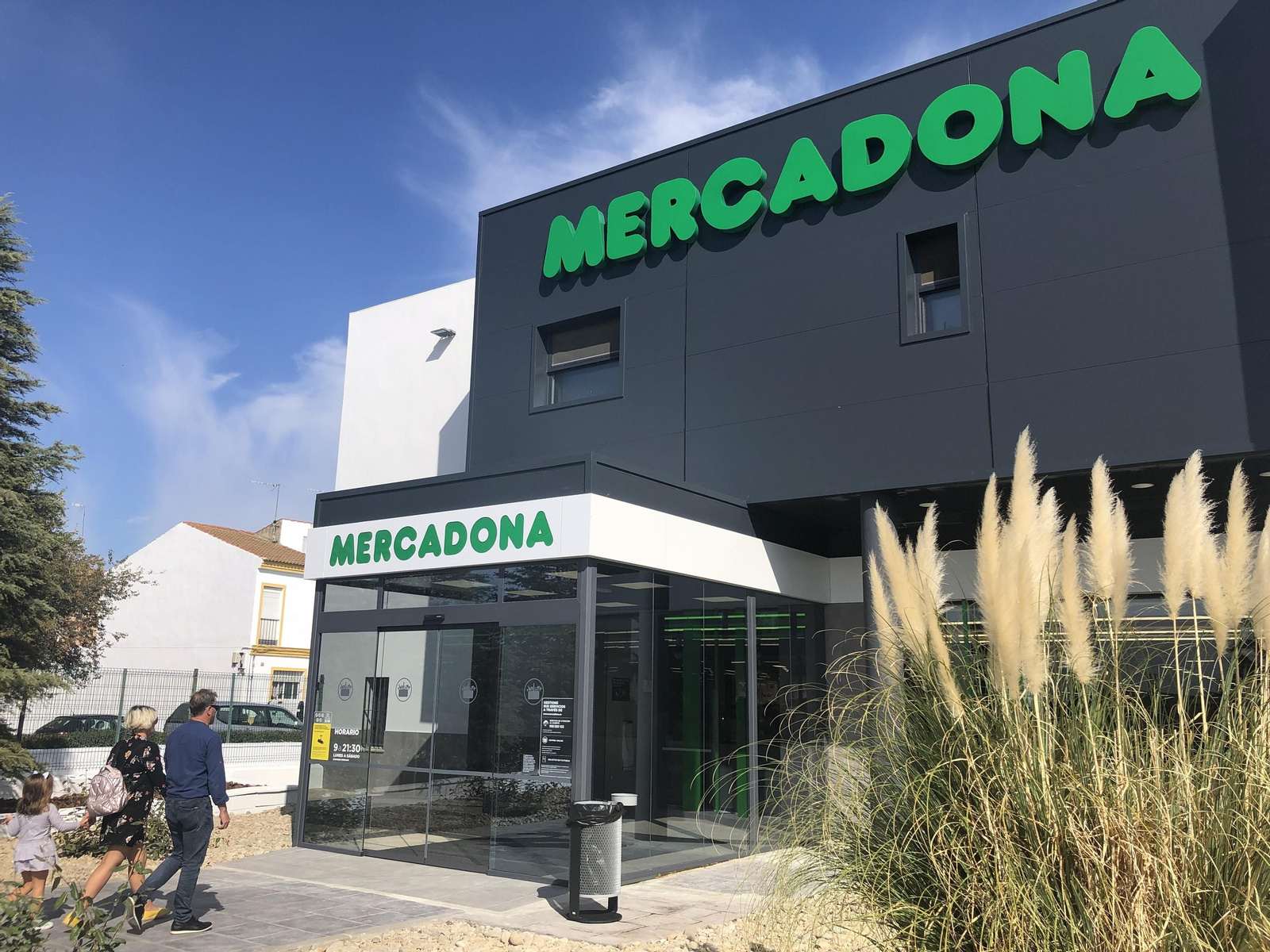 Acceso a la nueva tienda renovada.