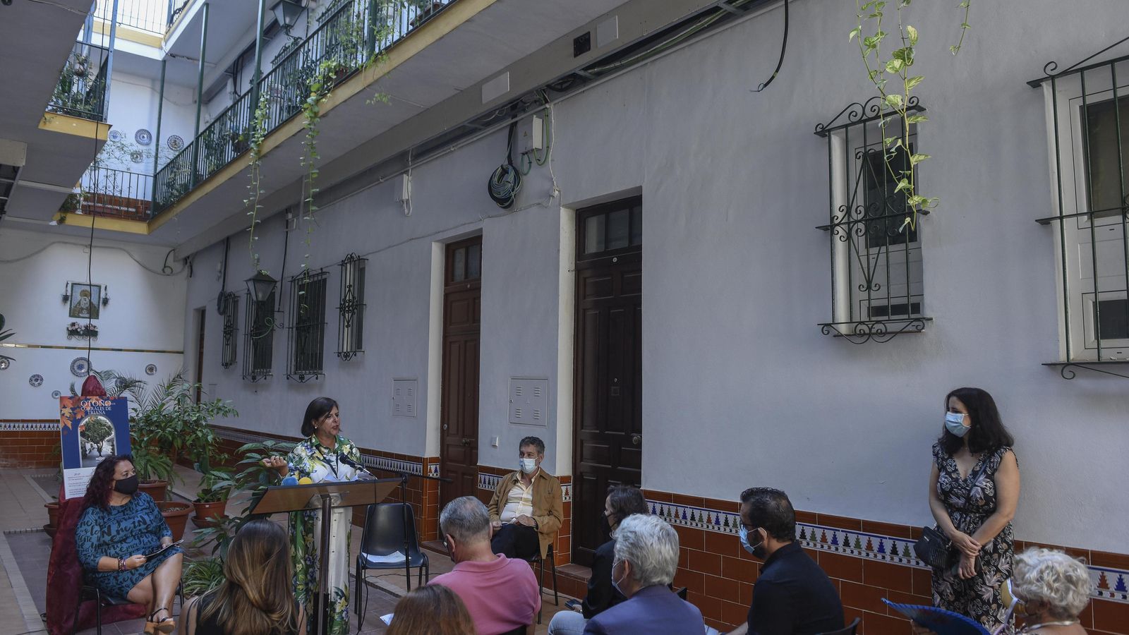 Charo Jiménez durante la presentación de las jornadas en los corrales de Triana.