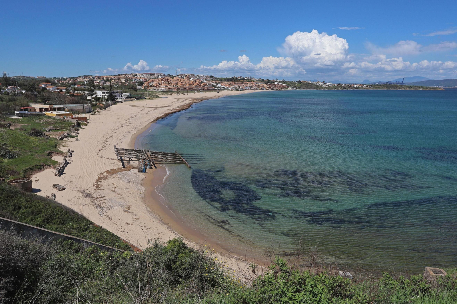 La playa de Getares, en Algeciras, este domingo.
